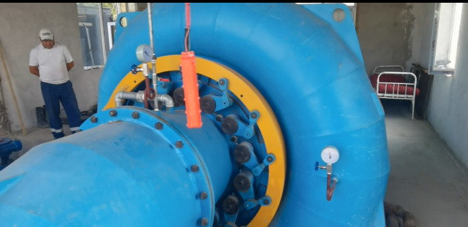 효율성 물 터빈 실내 / 외부 공기 / 물 냉각 220V-690V 200kw-20mw 전력 출력