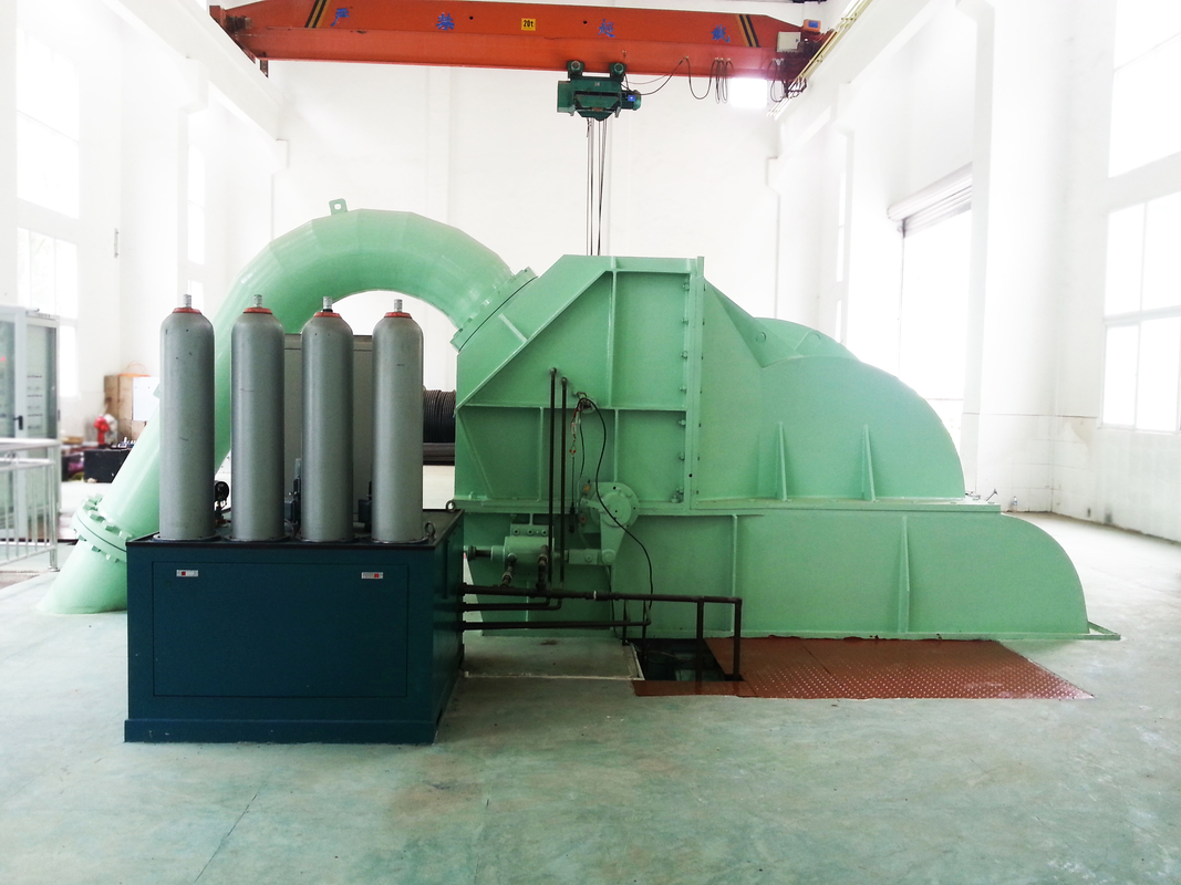수력 펠튼 터빈 발전기 100kw-50mw IP54 브러시리스/타이리스터 5-50t 무게