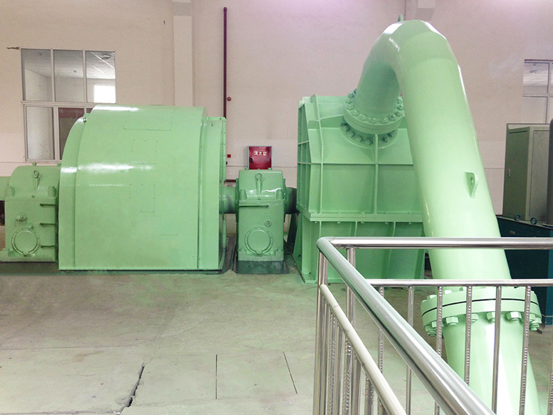 수력 펠튼 터빈 발전기 100kw-50mw IP54 브러시리스/타이리스터 5-50t 무게