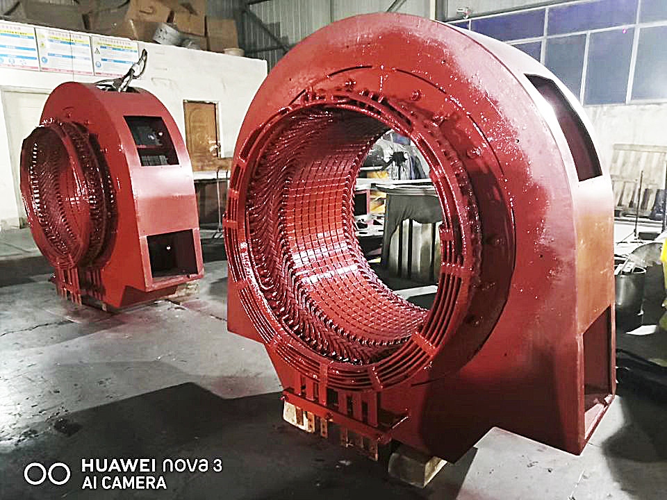 전력 출력 브러쉬리스 물 터빈 발전기 300-3000rpm 속도 범위 220V-690V 등급 전압