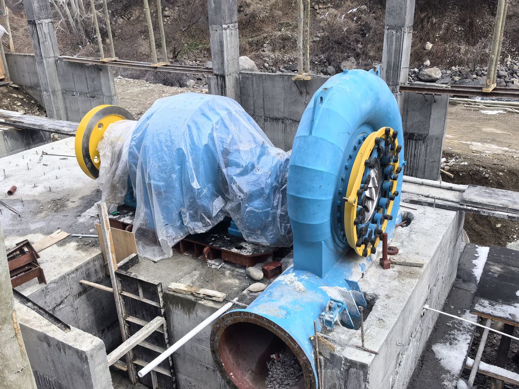 150RPM-1000RPM 속도 범위 물 터빈 발전기 낮은 소음 수준 ≤80dB 및 30 년 이상 긴 수명