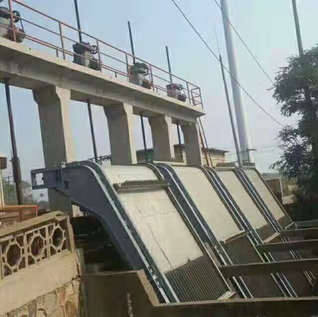 0.5~3미터 랙 폭 호환 및 자동/수동 제어를 위한 고강도 강철 부식 방지 부품을 갖춘 산업용 청소 기계